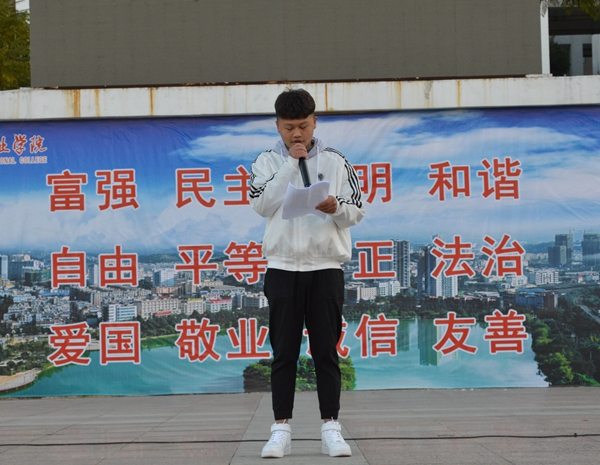 早集队四_副本.jpg 早集队四_副本.jpg